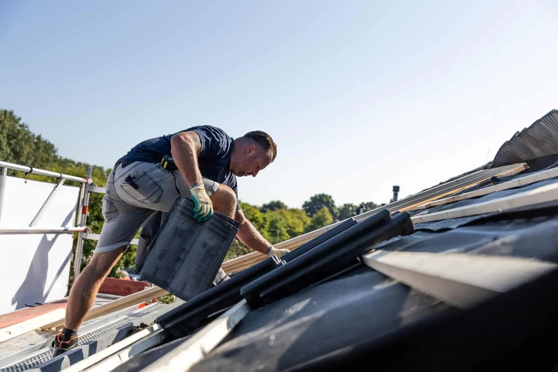 Schuine Dak Reparatie vakkundig uitgevoerd door SolidRoofing - erkend dakdekkersbedrijf met garantie