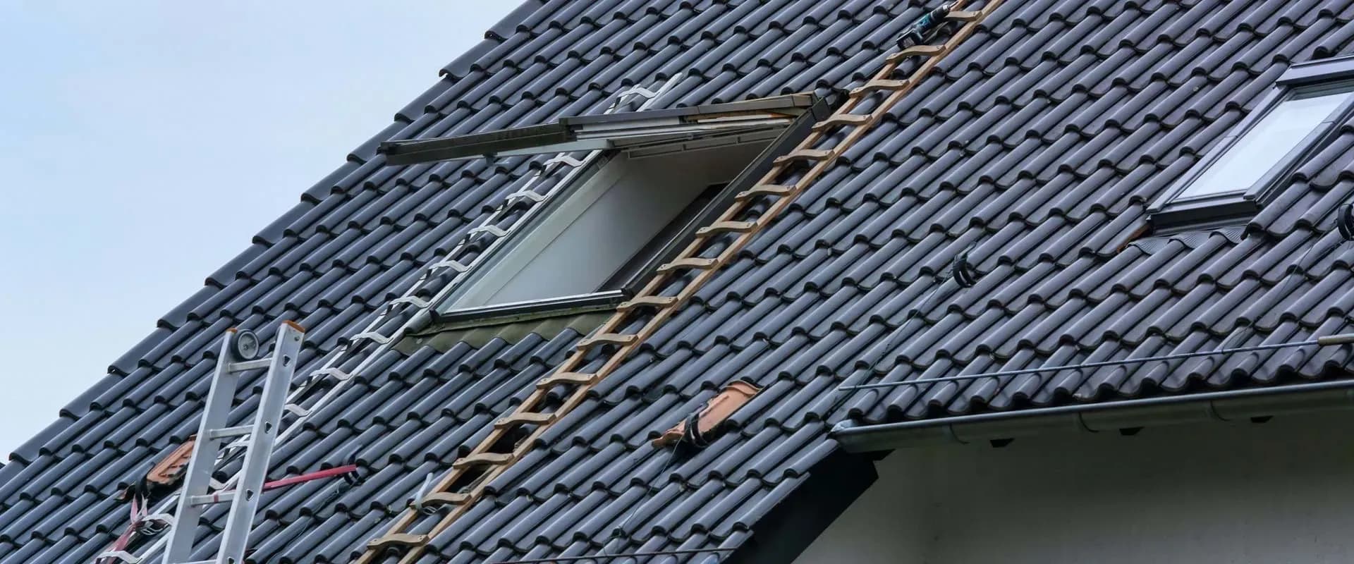 Schuine Dak Reparatie door SolidRoofing - bekijk deze dakdekker dienst